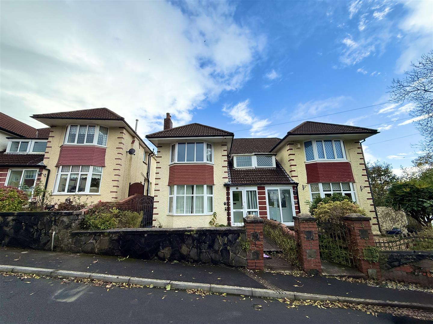 Lon Cae Banc, Sketty, Swansea, SA2 9EF